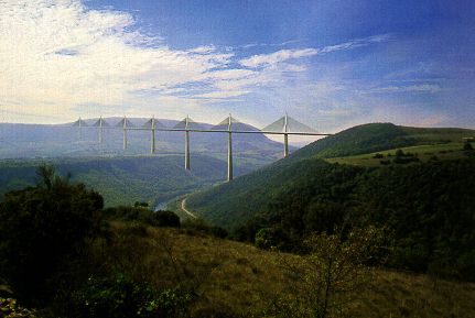 Le viaduc de Millau, vue depuis la Cad�n�de, photomontage DDE